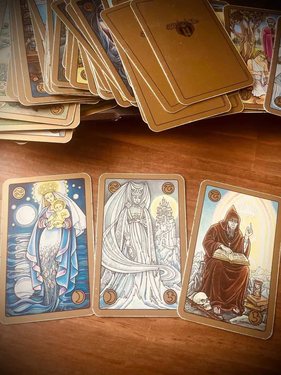 Symbolon cards and the cardinal axes of the horoscope. Analysing the houses of the chart.