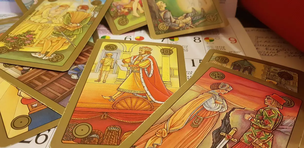 Online course on the Symbolon Oracle deck